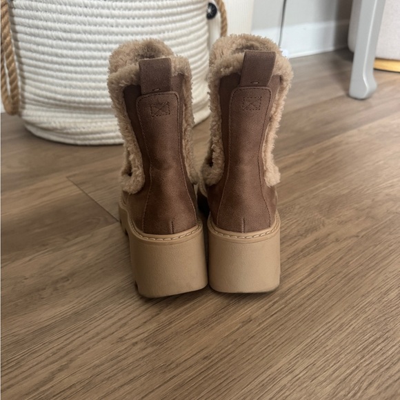 Dolce Vita Tan Suede Fur Lined Ankle Boots - Picture 5 of 6
